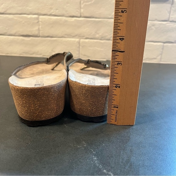 White Mountain sz 7 Abby embellished thong sandals wedge - Picture 10 of 16